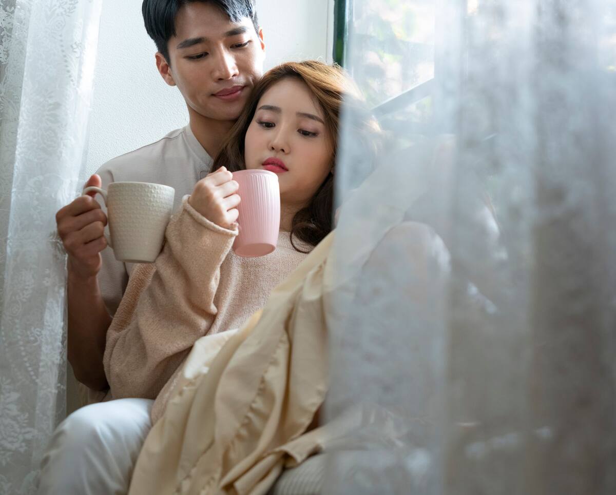 穏やかに過ごす夫婦